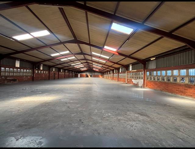 2,250M² WAREHOUSE TO LET IN PHOENIX INDUSTRIAL